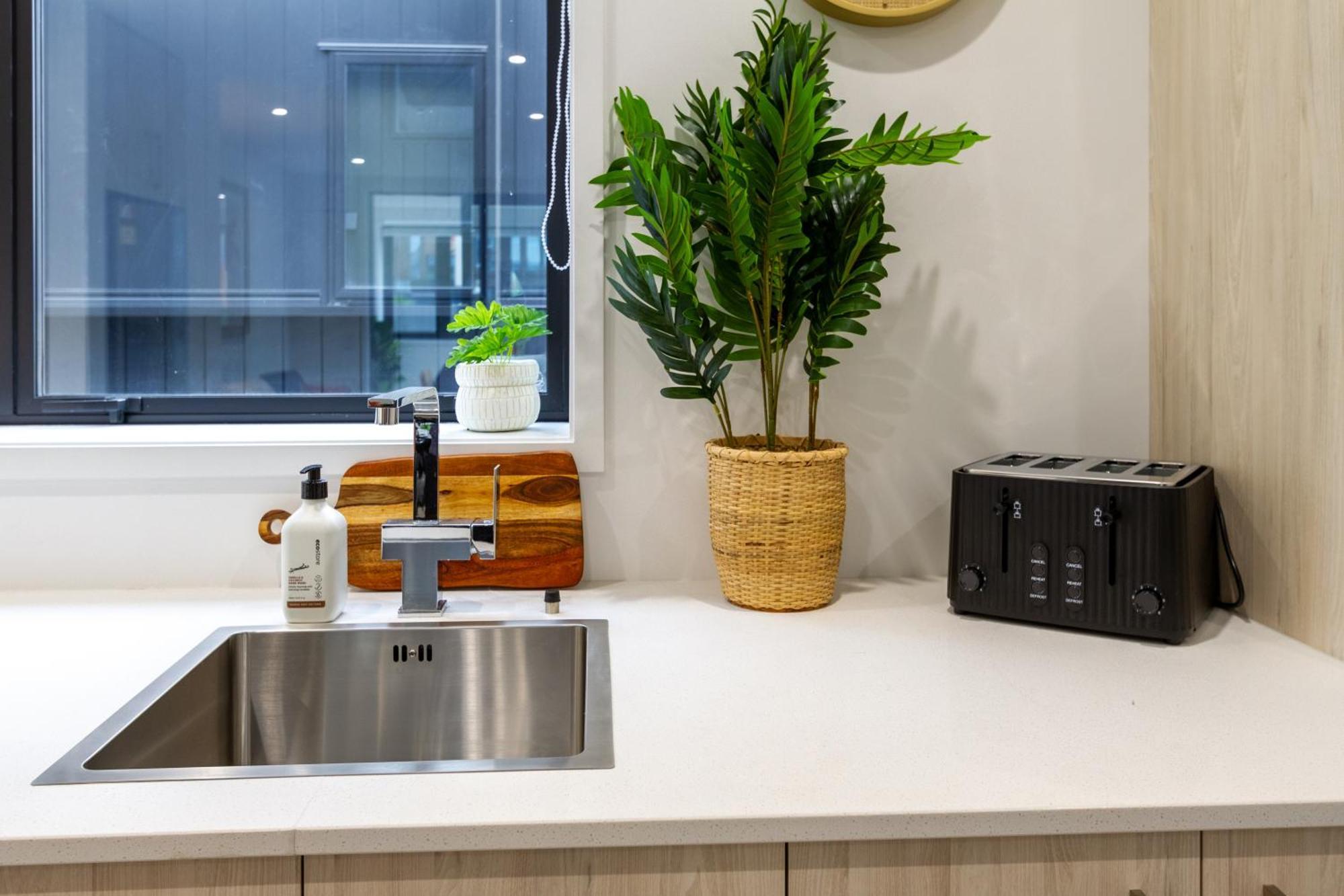 Modern City Lifestyle: 2 Bedroom 1 Bath Christchurch Ngoại thất bức ảnh